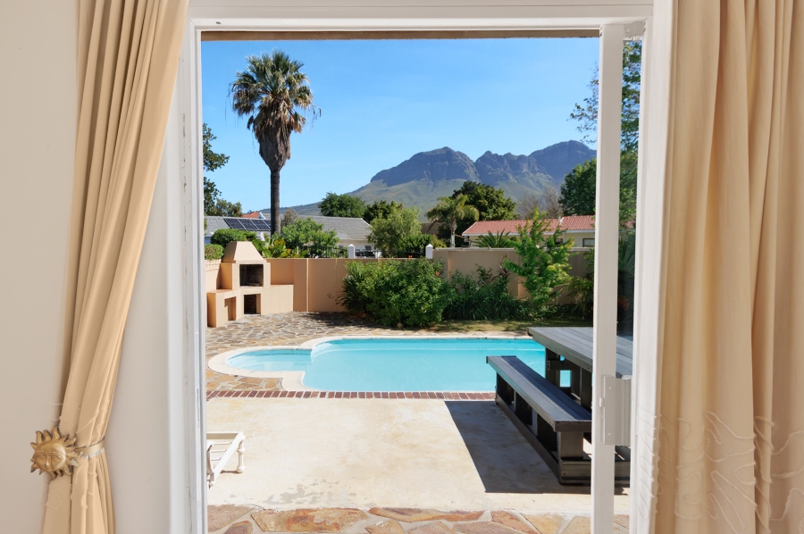 4 Bedroom Property for Sale in Morningside Western Cape